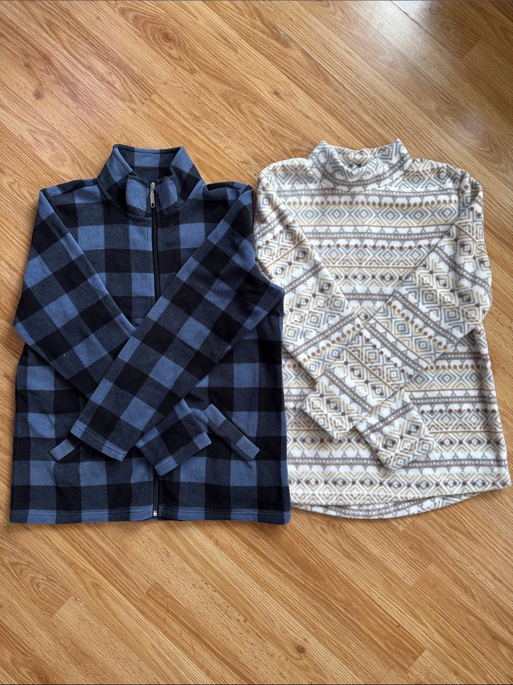 Size Small Fleece Sweater Bundle 🔅 like new